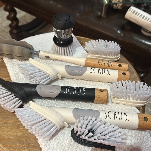 Rae Dunn Fillable Cleaning Utensils for kitchen/bath w/replacement scrubbers 🧽 - Picture 11 of 11